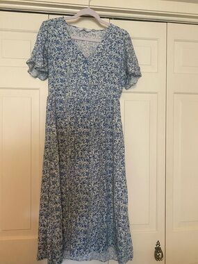 & Other Stories Blue Floral V-Neck Midi Dress with Short Sleeves